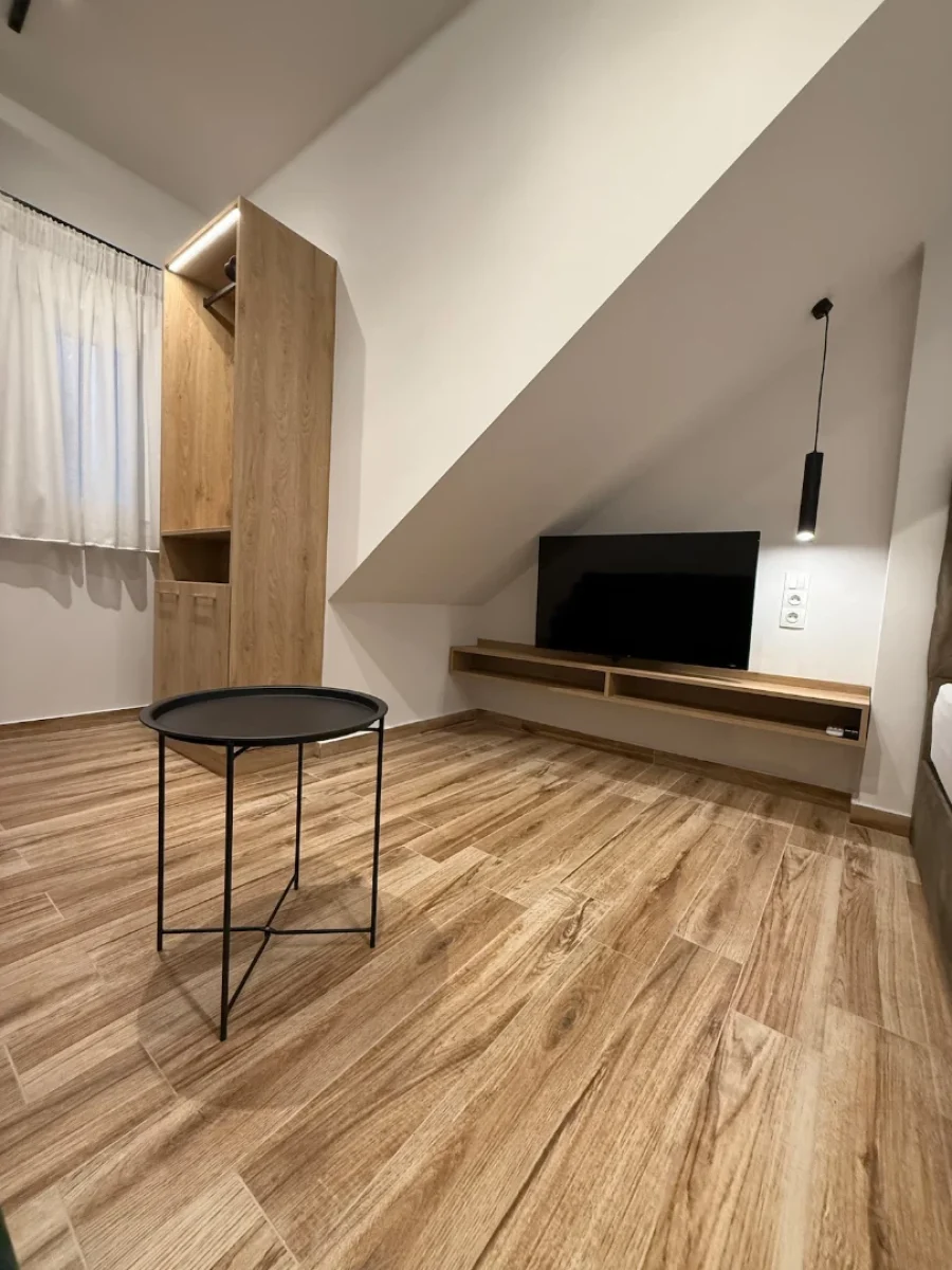 Ethra Suite 8 VOLOS4